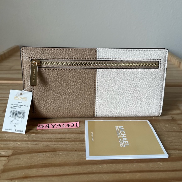 Michael Kors Wallet🎈🎈 - Picture 2 of 8